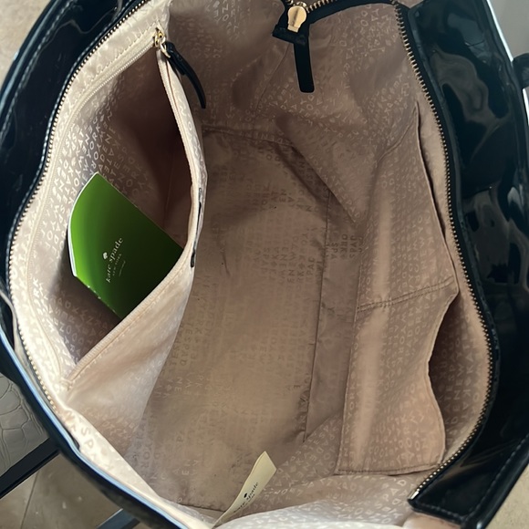 Kate Spade bag and matching wallet; back patent leather look - Picture 6 of 13